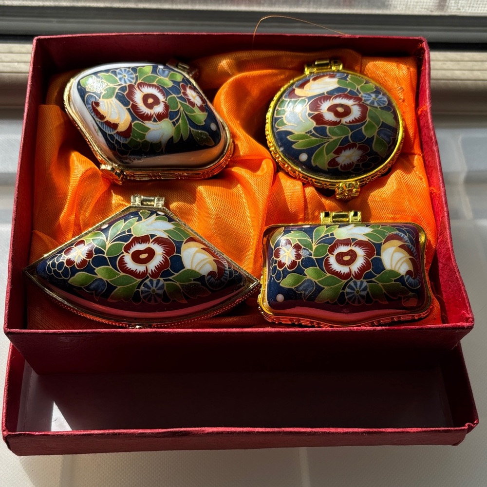 🟨New 4 Porcelain Trinket Boxes, Green, Blue, Red, White & Orange Floral Design